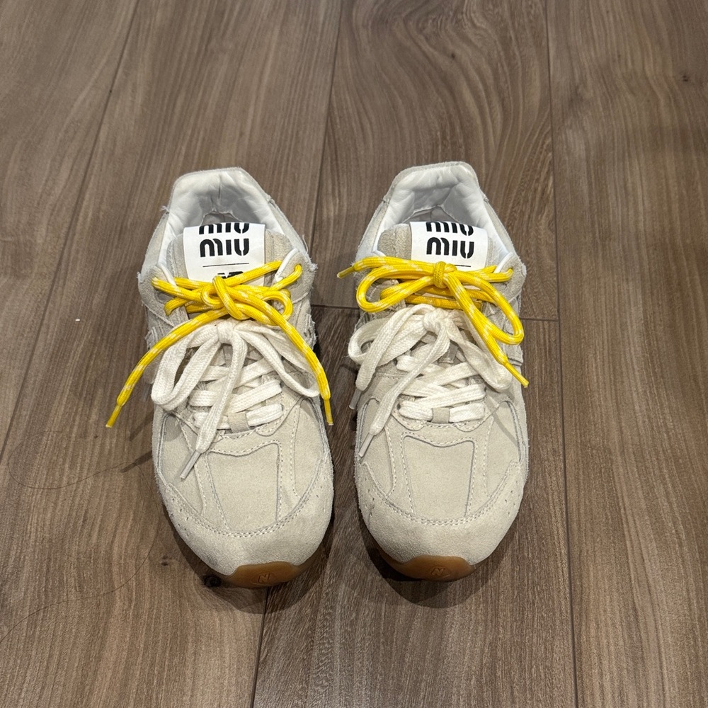Cream Suede Sneakers with Yellow Laces 35 preowned